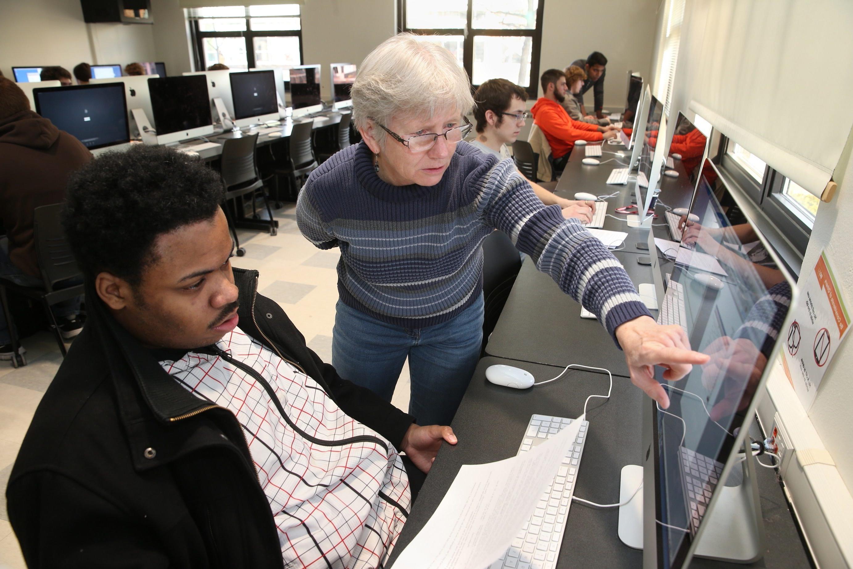 文学学士的学生可以使用俄亥俄校区的几个计算机实验室.